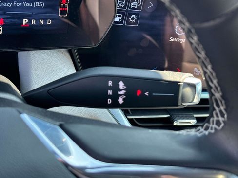 Certified 2025 Chevrolet Equinox EV LT w/ Convenience Package FWD image 11