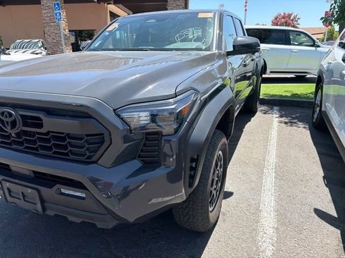Used 2024 Toyota Tacoma TRD Off-Road w/ TRD Off Road Premium Package AWD/4WD image 22