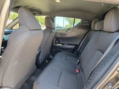 Used 2018 Toyota C-HR XLE FWD image 15