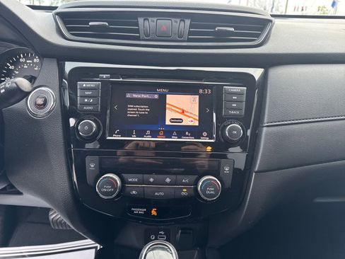 Used 2020 Nissan Rogue SV w/ Sun & Sound Touring Package image 22