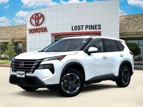 Used 2024 Nissan Rogue SV FWD image 1