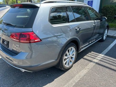 Used 2017 Volkswagen Golf Alltrack SE image 4