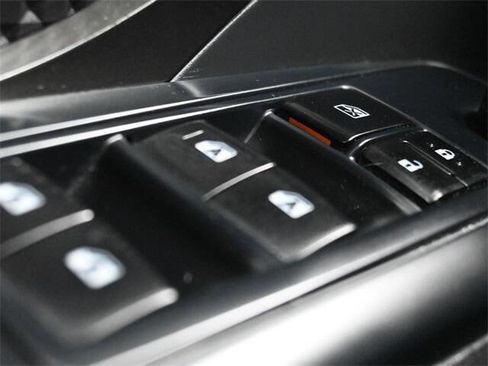 Used 2019 Toyota C-HR LE image 28