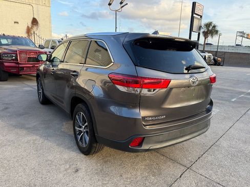 Used 2019 Toyota Highlander XLE FWD image 6