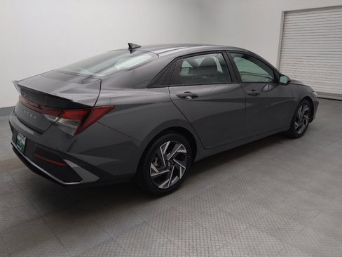 Used 2025 Hyundai Elantra Sport FWD image 10