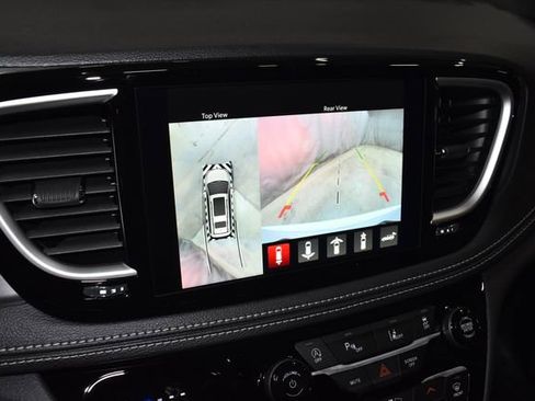 New 2026 Chrysler Pacifica Select image 14