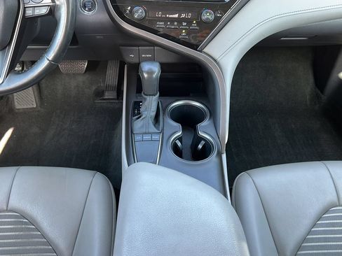 Used 2022 Toyota Camry SE w/ Convenience Package FWD image 14