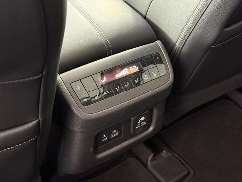 Used 2023 Nissan Pathfinder SL AWD/4WD image 21