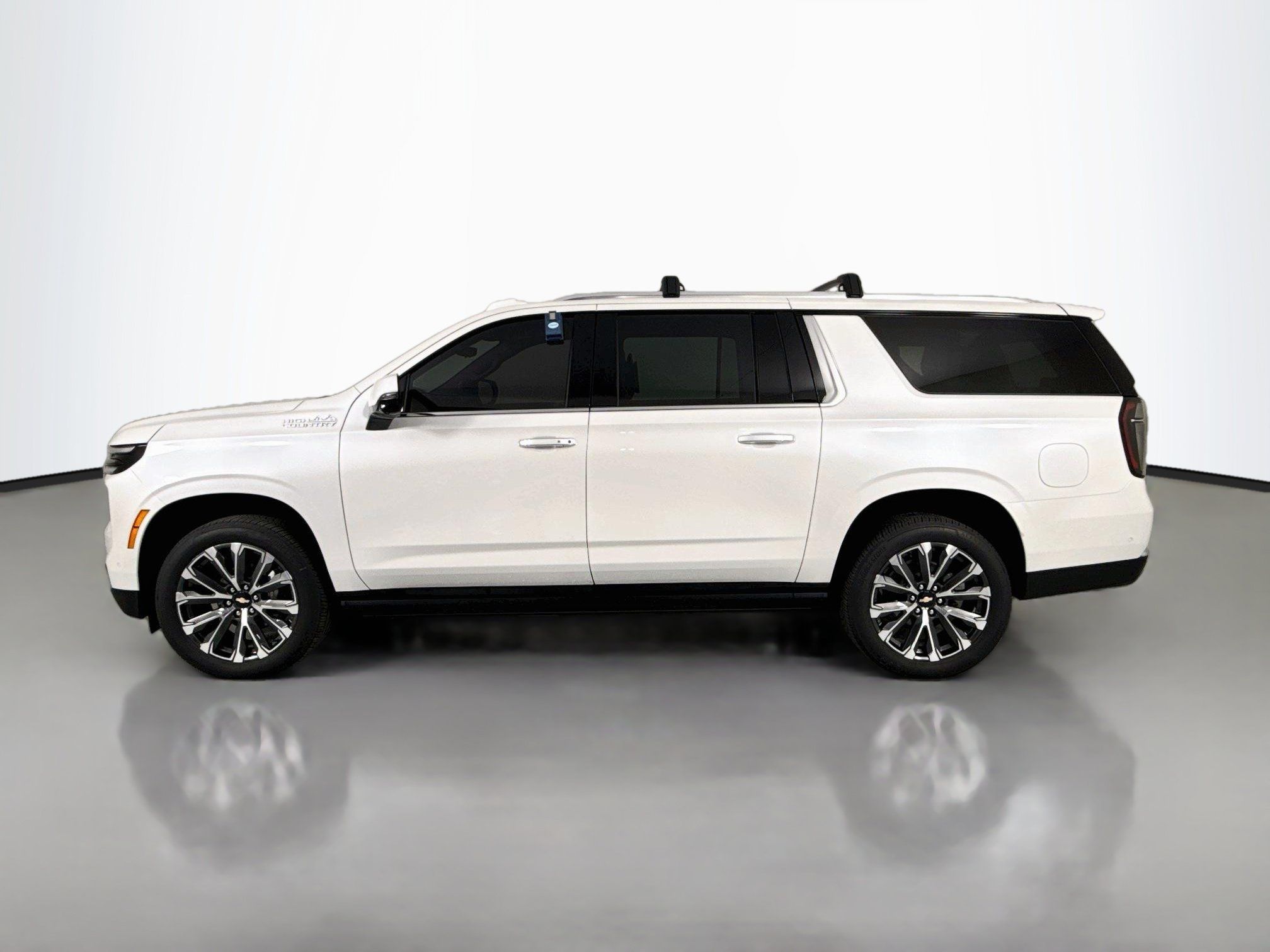 Used 2025 Chevrolet Suburban High Country AWD/4WD image 4