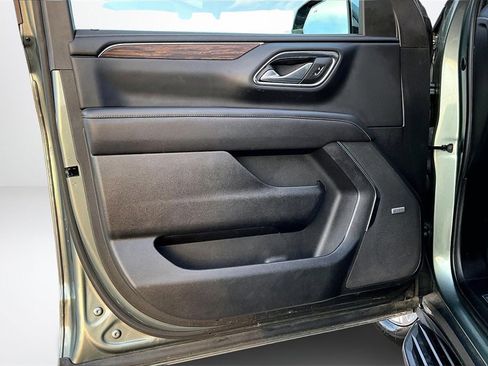 Used 2023 Chevrolet Suburban Premier image 20