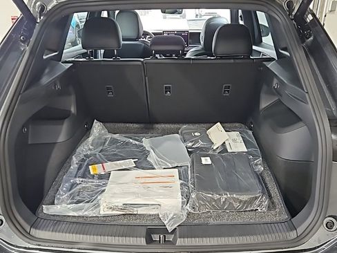 New 2026 Volkswagen Tiguan SE R-Line image 18