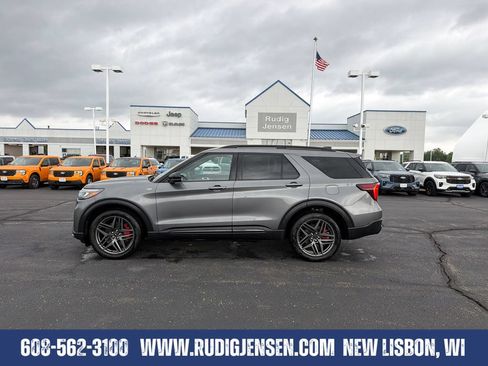 Used 2025 Ford Explorer ST-Line w/ ST-Line Street Pack AWD/4WD image 2