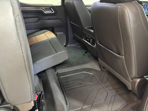 Used 2024 Chevrolet Silverado 1500 High Country w/ High Country Premium Package AWD/4WD image 15