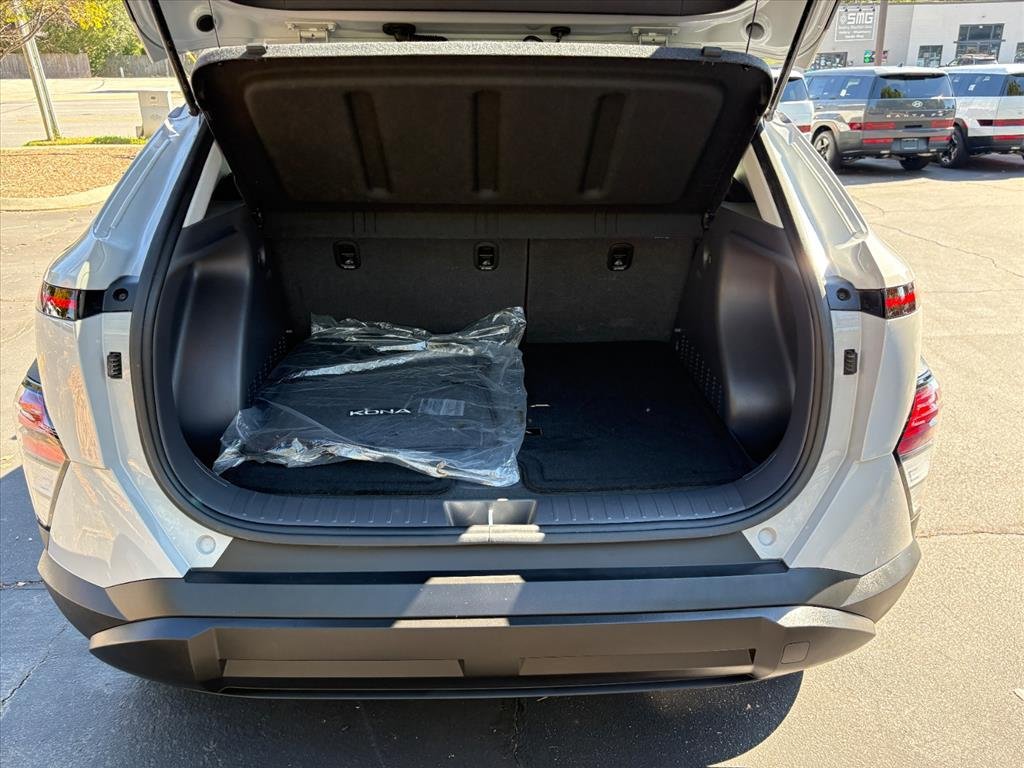 Certified 2025 Hyundai Kona SEL AWD/4WD image 23