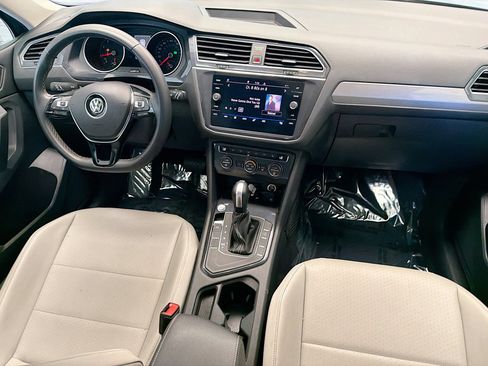 Used 2021 Volkswagen Tiguan SE image 12
