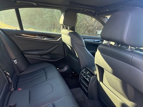 Used 2018 BMW 530i xDrive image 44
