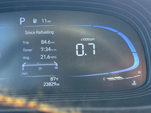 Used 2025 Hyundai Venue SEL FWD image 37
