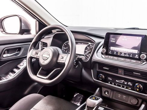 Used 2024 Nissan Rogue SV FWD image 18