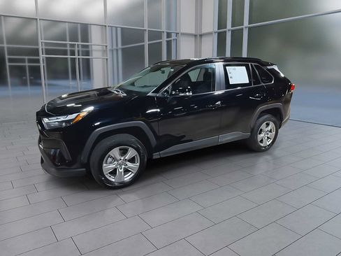 Used 2025 Toyota RAV4 XLE AWD/4WD image 4