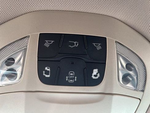 Certified 2019 Chrysler Pacifica Touring-L image 27