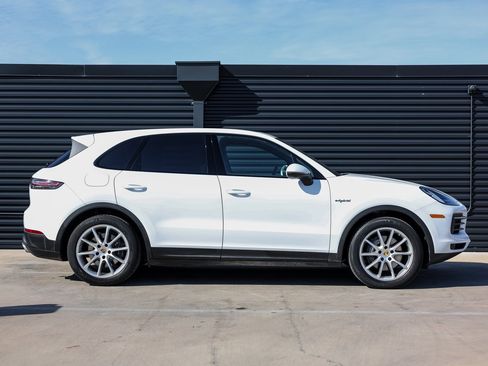 Certified 2022 Porsche Cayenne E-Hybrid image 8
