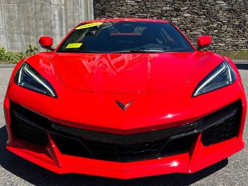 Used 2025 Chevrolet Corvette Z06 RWD image 9