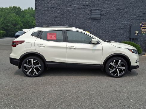 Certified 2022 Nissan Rogue Sport SL AWD/4WD image 8