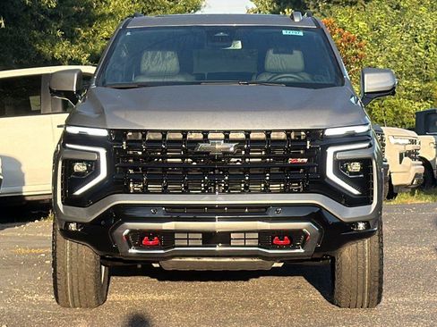 New 2026 Chevrolet Suburban Z71 w/ Comfort Package AWD/4WD image 2