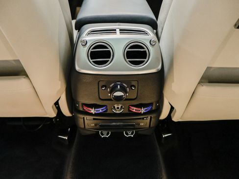 Used 2015 Rolls-Royce Ghost image 34