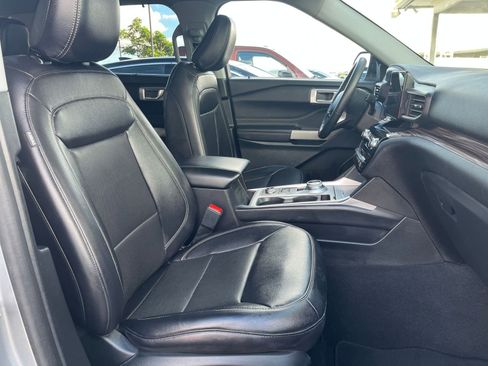 Used 2024 Ford Explorer Limited image 35