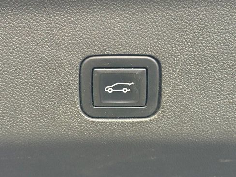 Used 2022 GMC Yukon Denali w/ Advanced Technology Package image 48