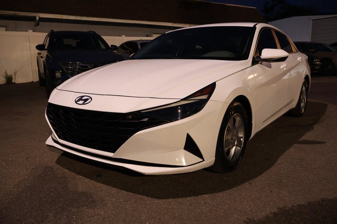 Used 2023 Hyundai Elantra SE FWD image 9