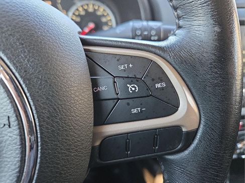 Used 2017 Jeep Renegade Latitude image 18