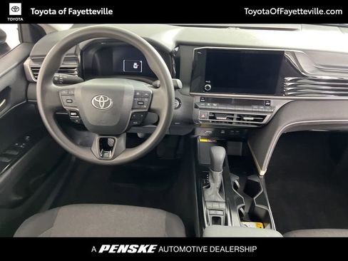 Used 2025 Toyota Camry LE image 5