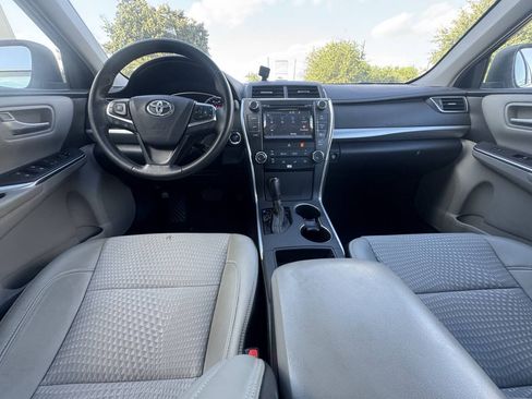 Used 2015 Toyota Camry SE w/ Moonroof Package FWD image 9