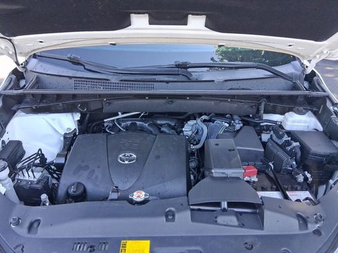 Used 2019 Toyota Highlander Plus FWD image 27