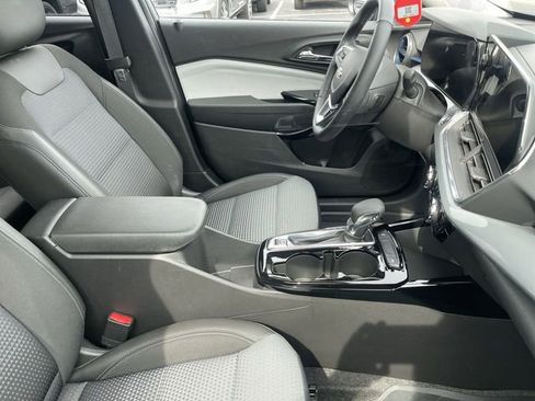 Used 2024 Chevrolet Trax LT w/ Driver Confidence Package FWD image 11