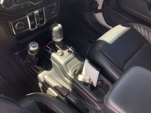 Used 2023 Jeep Wrangler Unlimited Sahara AWD/4WD image 18