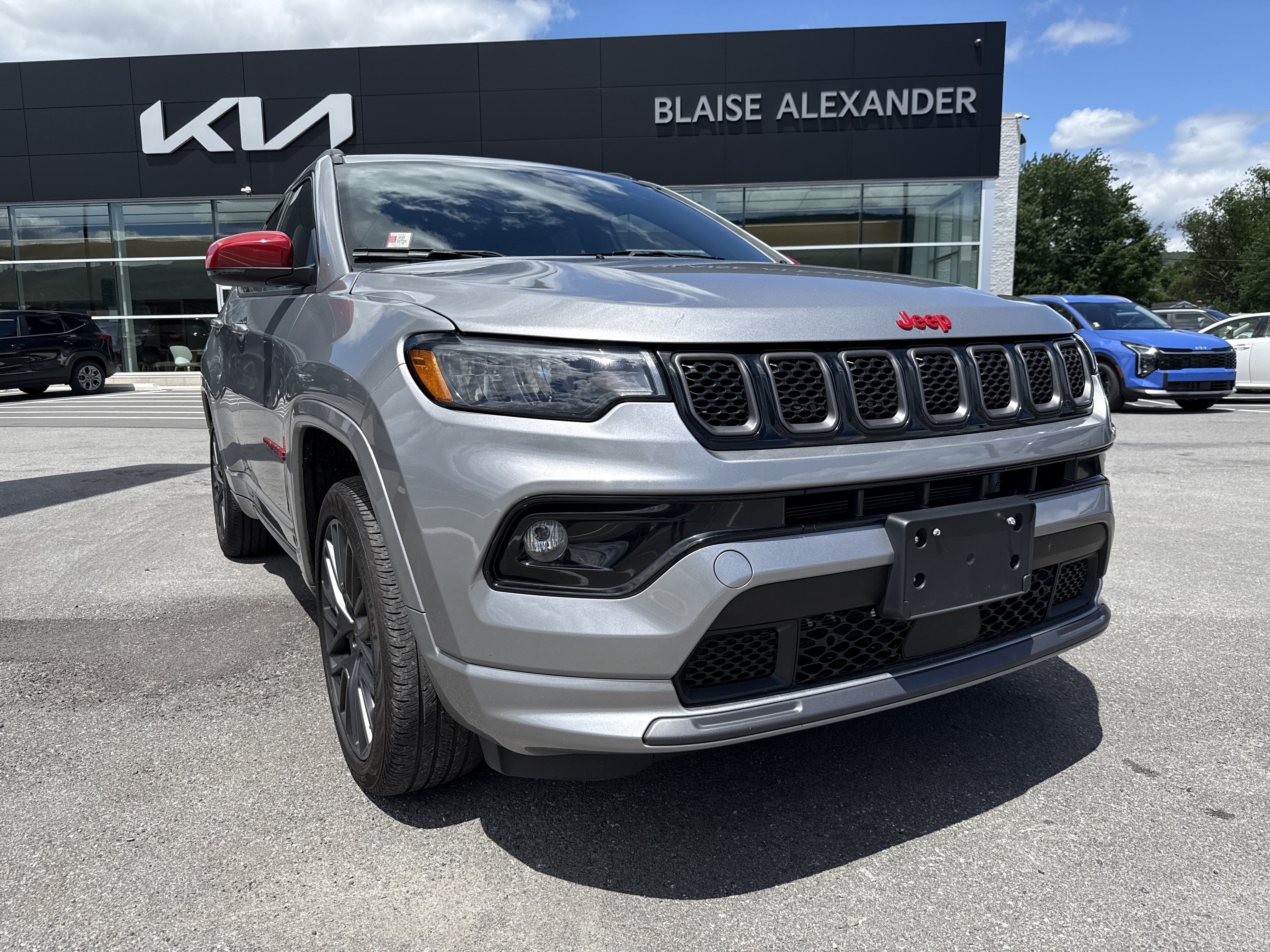Used 2023 Jeep Compass Limited AWD/4WD image 1