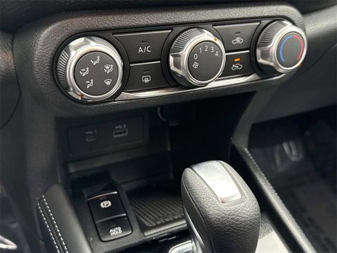 Used 2023 Nissan Kicks SV image 5