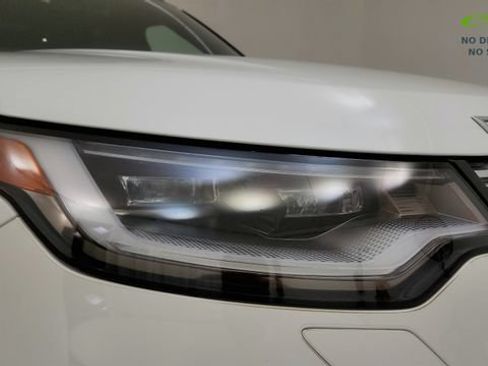 Used 2023 Land Rover Discovery Metropolitan Edition AWD/4WD image 22