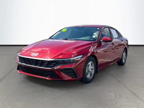 Used 2025 Hyundai Elantra SE w/ Cargo Package FWD image 3