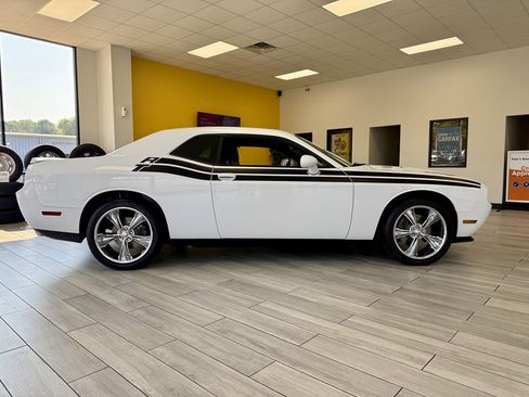 Used 2011 Dodge Challenger R/T image 5