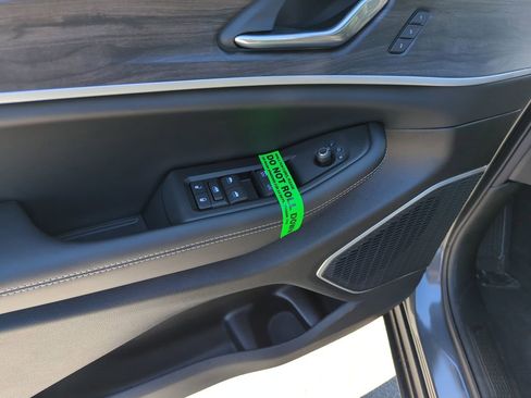 New 2026 Jeep Grand Cherokee Limited w/ Luxury Tech Group II AWD/4WD image 19