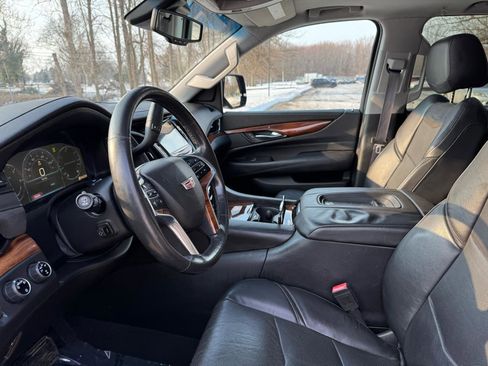 Used 2015 Cadillac Escalade Premium image 29