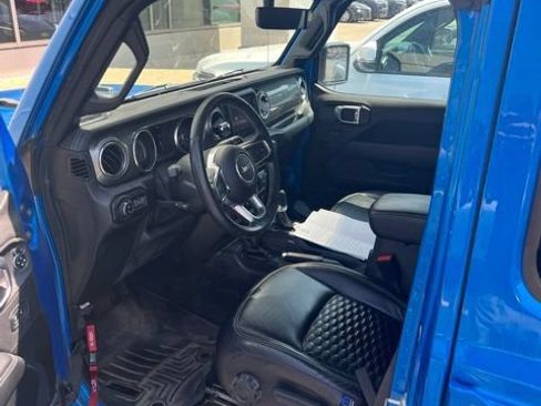 Used 2022 Jeep Gladiator Overland w/ LED Lighting Group AWD/4WD image 8