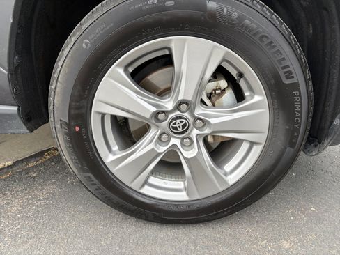 Used 2025 Toyota RAV4 XLE AWD/4WD image 30