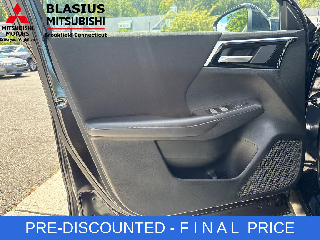 Used 2025 Mitsubishi Outlander ES AWD/4WD image 15