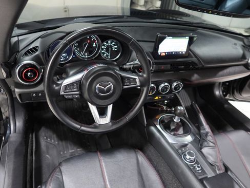 Used 2019 MAZDA MX-5 Miata Grand Touring w/ GT-S Package RWD image 18
