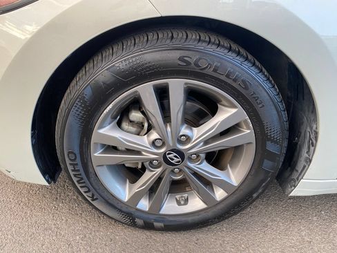 Used 2017 Hyundai Elantra SE FWD image 29